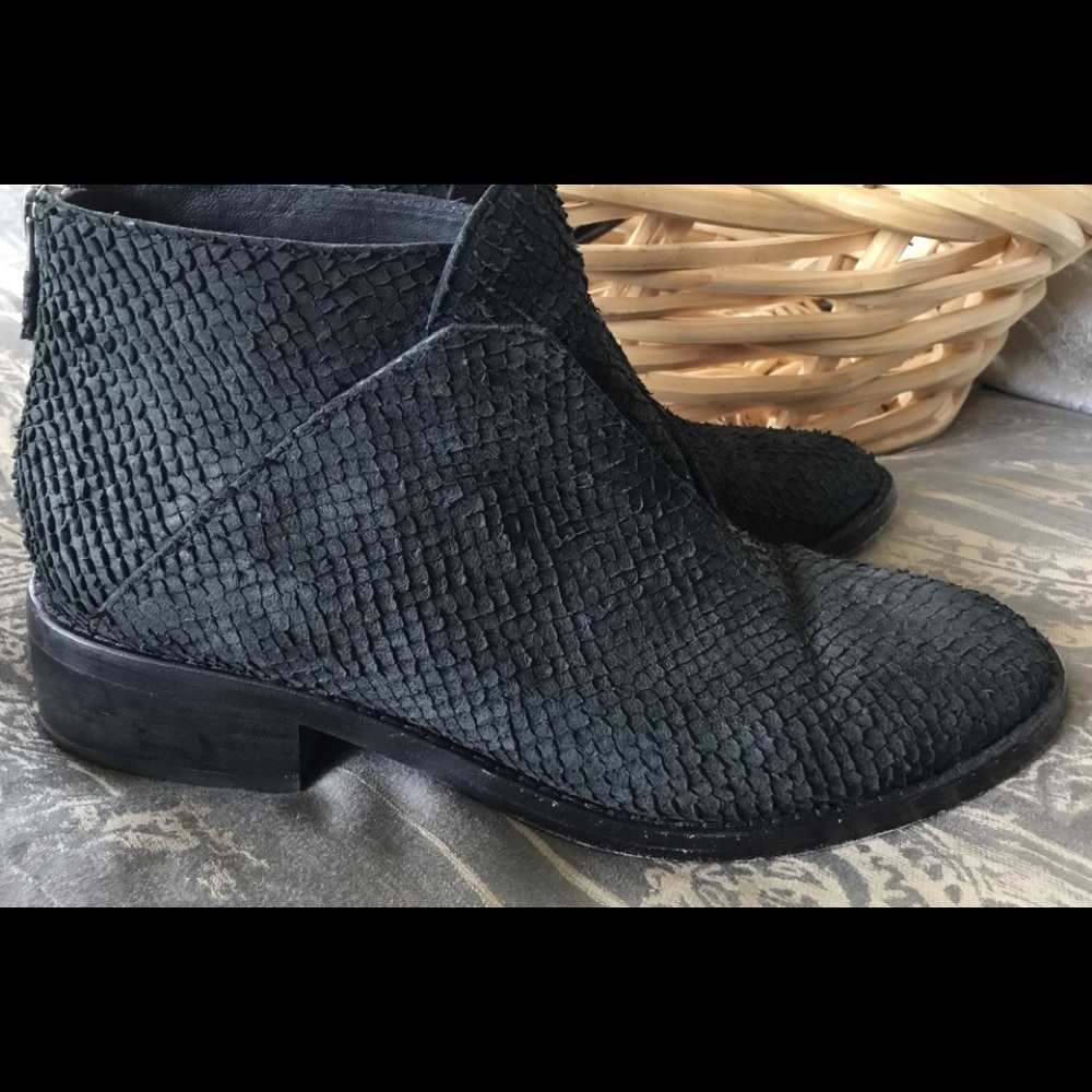 Eileen Fisher booties size 6.5